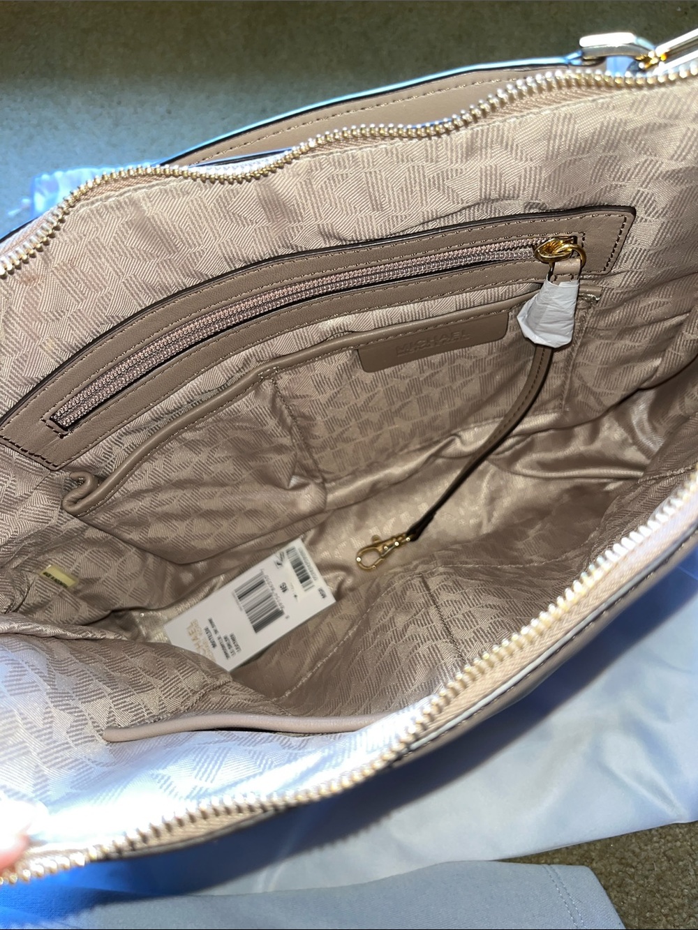 Michael Kors Large Leather Shoulder Bag - Picture 4 of 6
